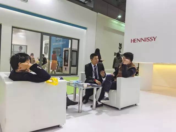 “大商之道,问鼎軒尼斯”,上海建博会首日秀! “大商之道,问鼎軒尼斯”,上海建博会首日秀!