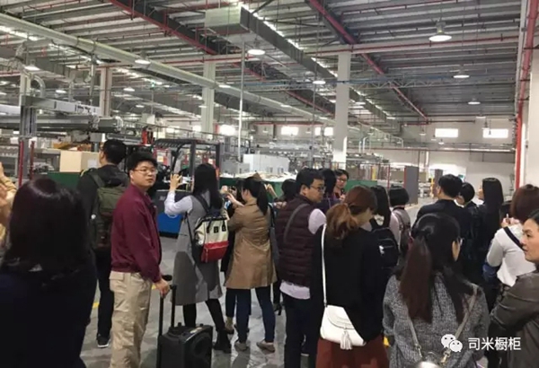 品质引爆狂欢，司米橱柜4.0工厂引百城千店同频疯抢！