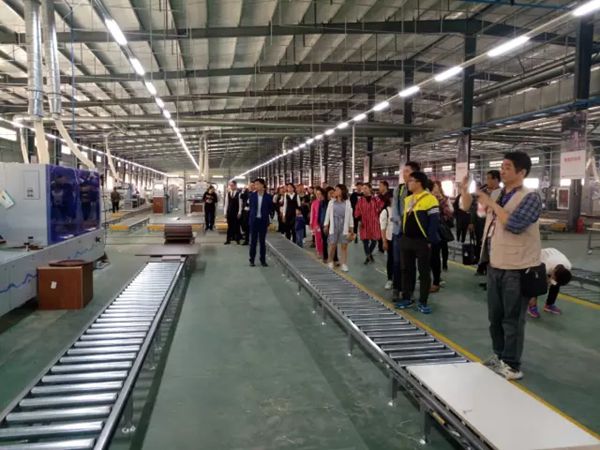 亚丹无醛环保之旅：六安亚丹定制家具携业主朋友亲临湖北亚丹