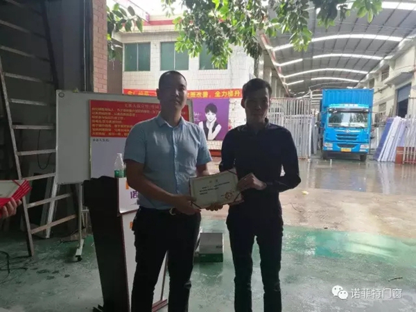 “和泓后台升级誓师大会”和泓精神永不停歇! “和泓后台升级誓师大会”和泓精神永不停歇!