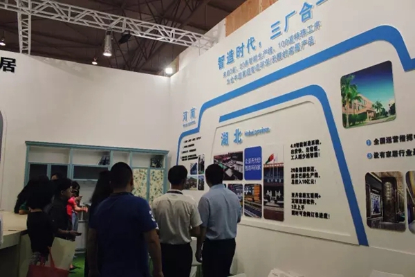 全国工商联家具装饰商会张传喜会长莅临亚丹成都展展馆
