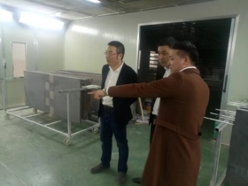 D1木门厂家领导热情接待江苏苏州加盟商再次来厂参观交流与友好洽谈