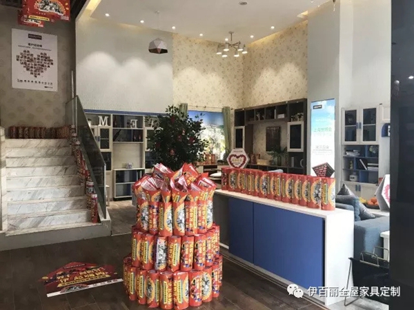 双十一伊百丽全国门店备战,气势从“颜值”开始! 双十一伊百丽全国门店备战,气势从“颜值”开始!