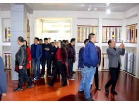 江苏省整木家居（木门）专委会各位领导莅临奇步楼梯参观指导