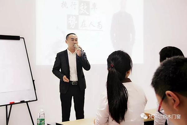 梵帝尔门窗：2018我们一起同行，砥砺前进！