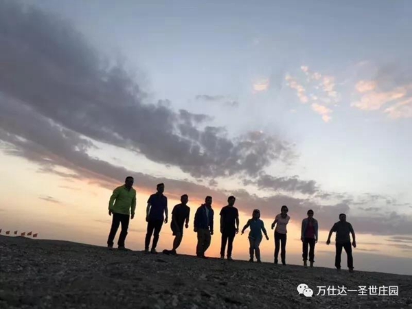 戈壁徒步赛万仕达·聖世庄园赞助中大思博夺冠