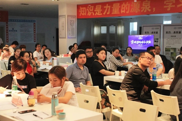 沃莱菲壁纸壁布2018金牌导购培训班第二期圆满落幕