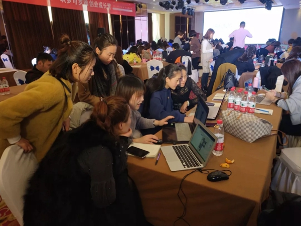 可罗雅无缝墙布“筑梦可罗雅·创业成长营”郑州站培训圆满结束！