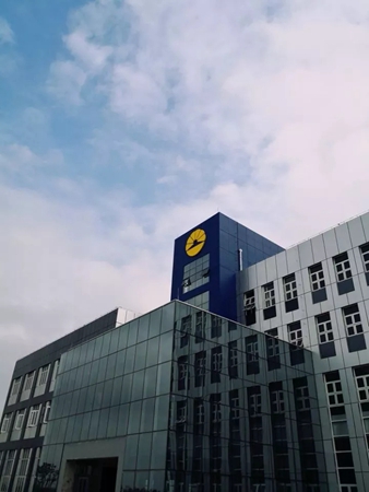 TATA吴晨曦上书展辰涂料“质量可靠,值得信赖”八个大字 TATA吴晨曦上书展辰涂料“质量可靠,值得信赖”八个大字