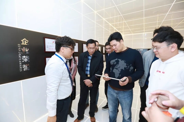 【省青商会·走进企业】2019第一站——邓扬礼副会长的企业佛山汉狮建材科技有限公司