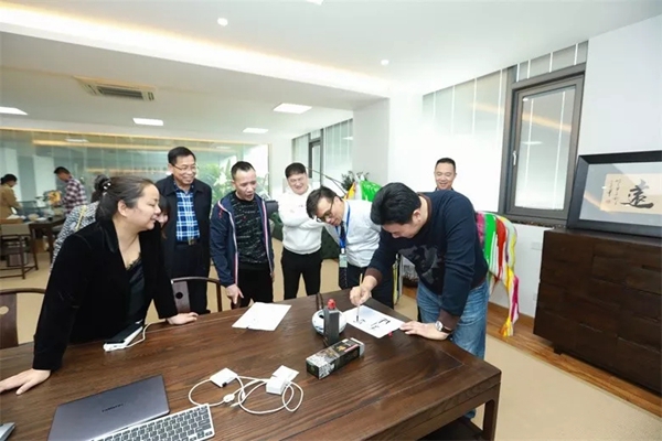 【省青商会·走进企业】2019第一站——邓扬礼副会长的企业佛山汉狮建材科技有限公司