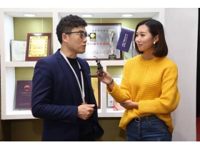 北京墙纸墙布展丨艺龙壁布市场总监申骏熙：定位中高端路线，坚持主打素色系