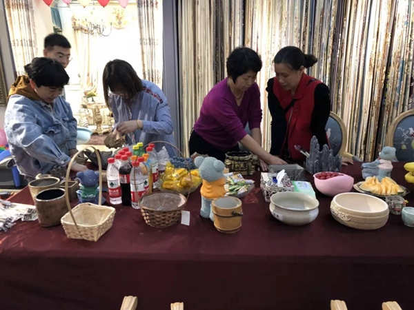 摩力克窗帘济南店多肉植物DIY活动成功举办，一起设计多肉拼盘吧！