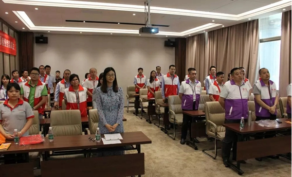 伊百丽全屋定制不忘初心传递爱，志愿者服务队正式成立