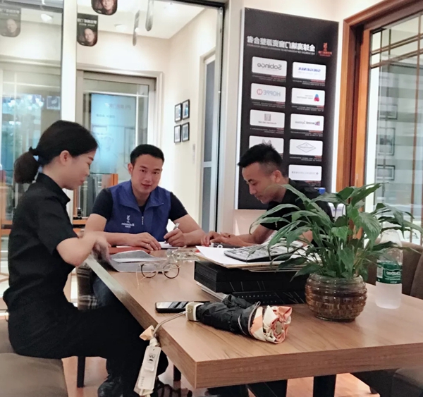 罗兰西尼门窗湖南吉首专卖店贺总：从用户需求出发，切实落实“金管家服务”