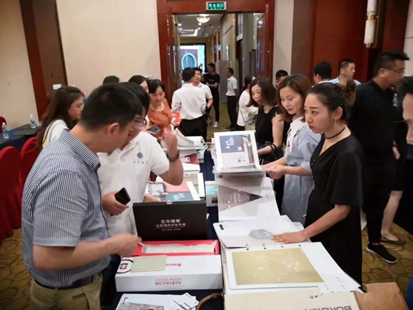 艺龙壁布重庆大区新品发布会圆满结束，品牌2.0时代正式来临