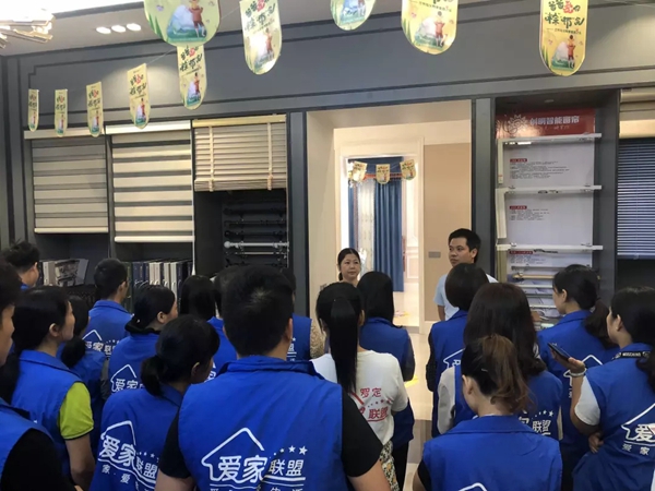 摩力克罗定专卖店品牌日大放异彩 高效杀单令同行称羡 摩力克罗定专卖店品牌日大放异彩 高效杀单令同行称羡