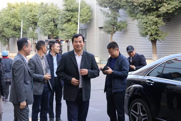 中国林产协会考察团莅临贝尔地板 致敬历史共话未来