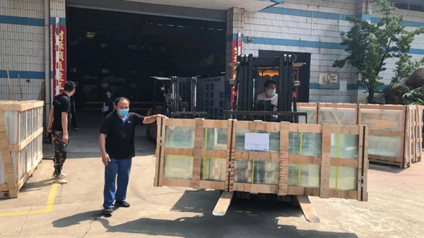 今天门窗 春暖花开 | 又一外贸大单成功装车，真忙！
