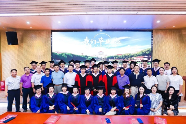 博仕门窗总经理总政委硕士研究生顺利毕业 博仕门窗总经理总政委硕士研究生顺利毕业
