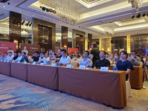 可罗雅墙布携手居然之家 寻找中国软装合伙人！