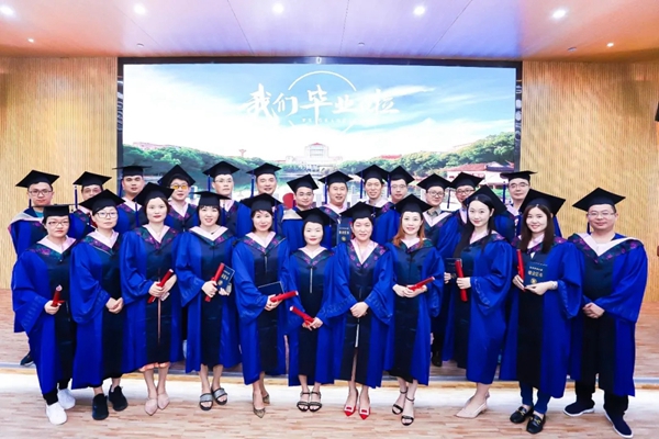 博仕门窗总经理总政委硕士研究生顺利毕业 博仕门窗总经理总政委硕士研究生顺利毕业