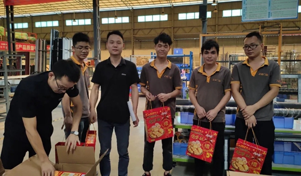 正金门窗：为家人们发放美味的中秋福利