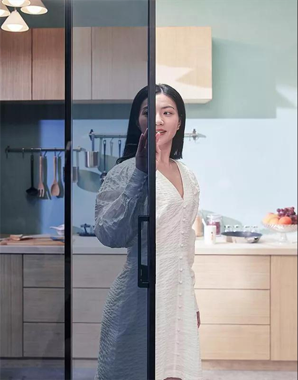 博仕门窗丨家的味道就藏在这道极简厨房门左右