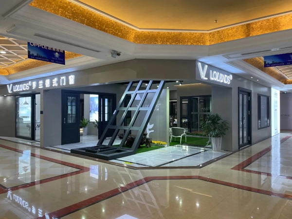 罗兰德式门窗营销团队巡店帮扶，为加盟商运营保驾护航