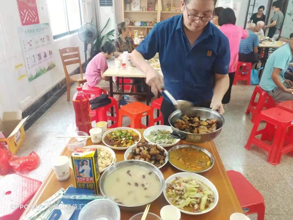 星佰汇门窗丨浓情中秋爱心餐温暖敬老院