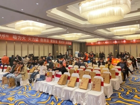 全场火爆!科大淮安站总裁签售会惊艳四座！