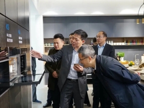 展大企风采，嵊州市委书记徐建役到访睿达集成灶