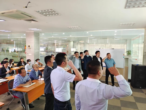 轩尼斯门窗|年底大促启动大会，吹响战斗号角！