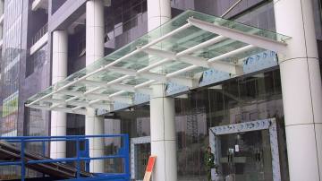 专业制作安装各种铝板更换玻璃隔断漏雨维修