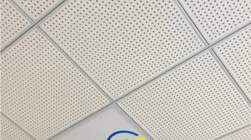 穿孔消声石膏板 1.2米*2.4米矿棉穿孔吊顶板与龙骨搭配