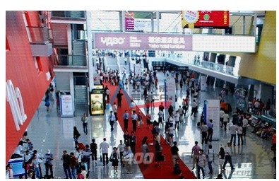 第二十九届广州国际家居博览会暨第二届整体衣柜展圆满闭幕 穿梭于各大展厅的忙碌买家