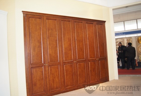 装修必看：装修如何选择定制衣柜产品 