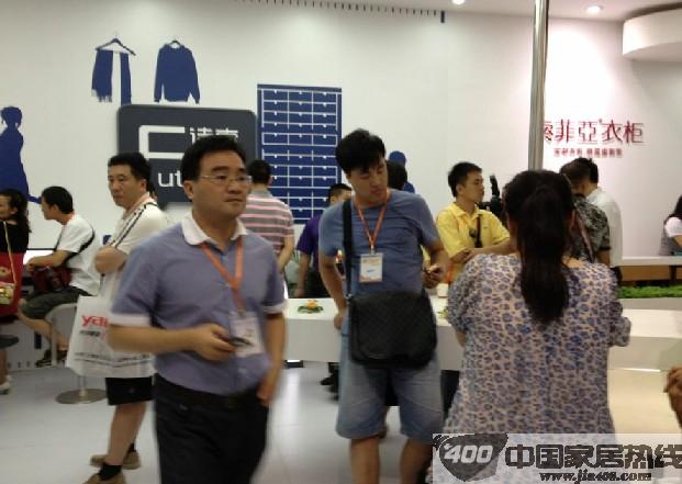 索菲亚衣柜特邀德国总部的专员现场讲解