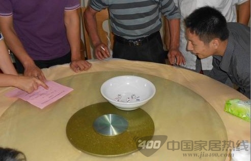 金宝莱家居迎佳节，聚餐博饼庆中秋 