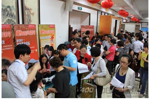 亚丹衣柜终端蓄势 百店齐发 