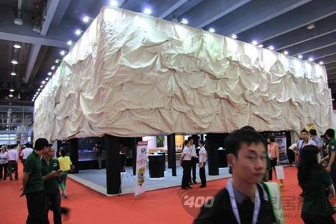 “消费者最喜爱品牌”劳卡衣柜 建博会上发新品