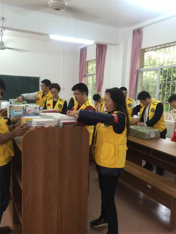 万里书香·照亮梦想  卡诺亚爱心图书室公益万里行