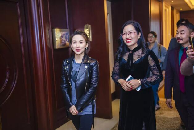 与婷有约 从心出发 九球天后潘晓婷续约代言邦元名匠