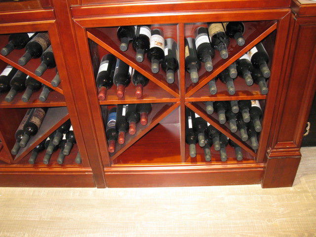 重庆粤豪定制家具：酒柜