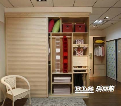 瑞丽斯移门衣柜