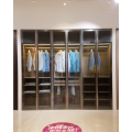 步入式衣帽间