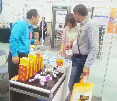 2021哪个品牌适合加盟？看看德犬手机门锁就知道了！